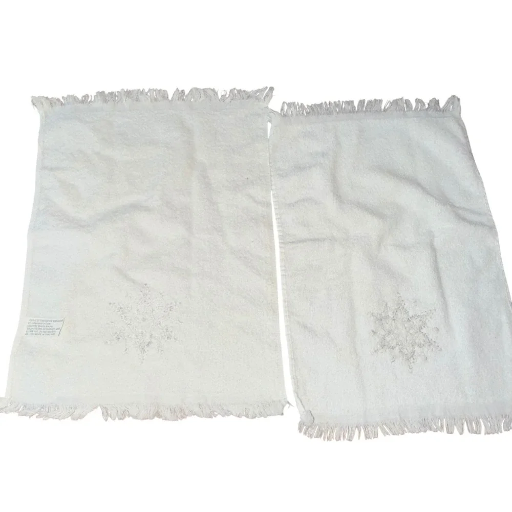 Vtg White Cotton Snowflake Hand Towels Set of 2 Silver Embroidered Holiday 90s